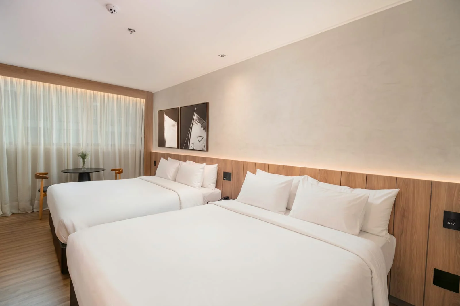 Acomodação Double Queen do Sais Beach Living Hotel, em Pajuçara, Maceió