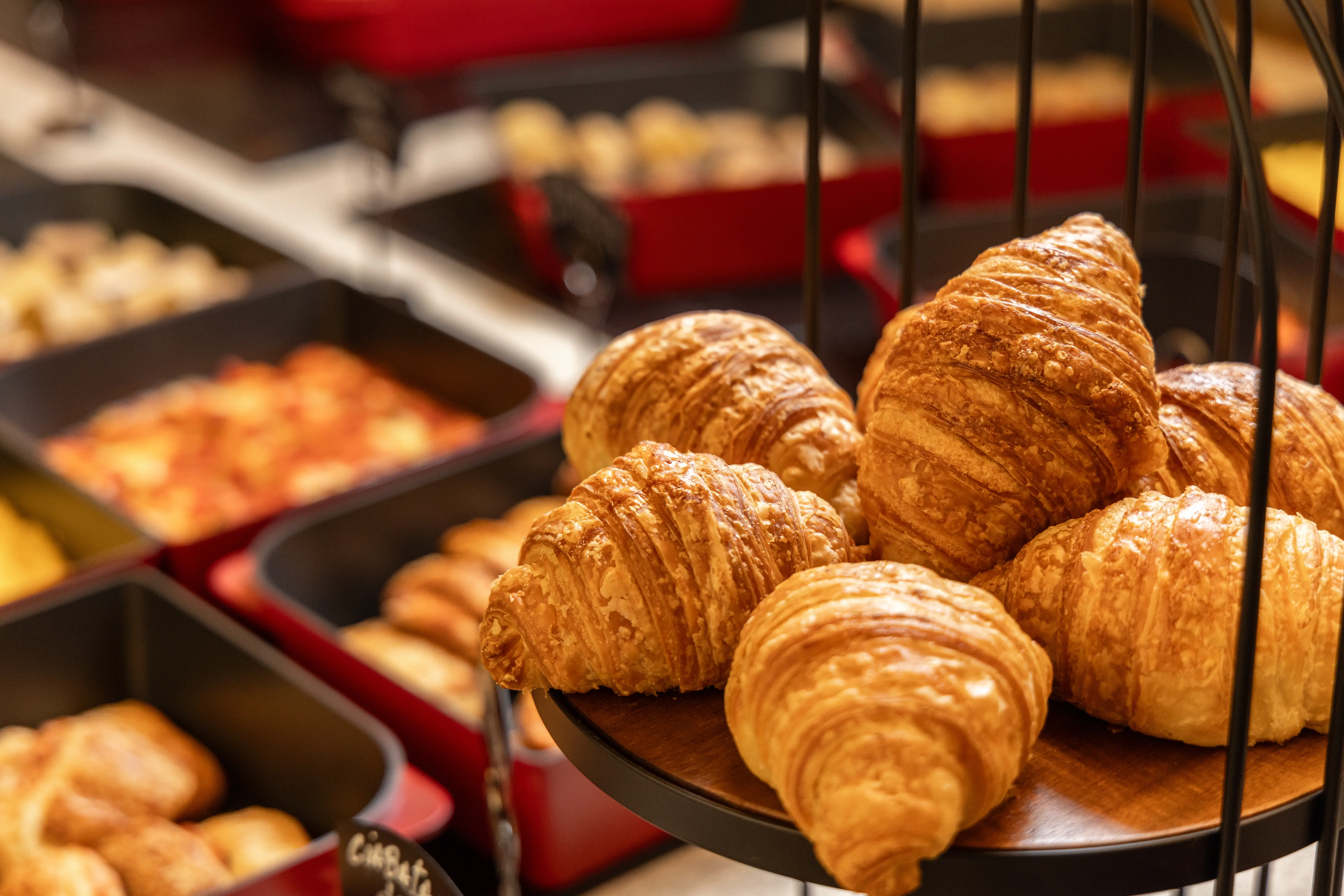 Croissants no buffet de café da manhã do Hotel Sais