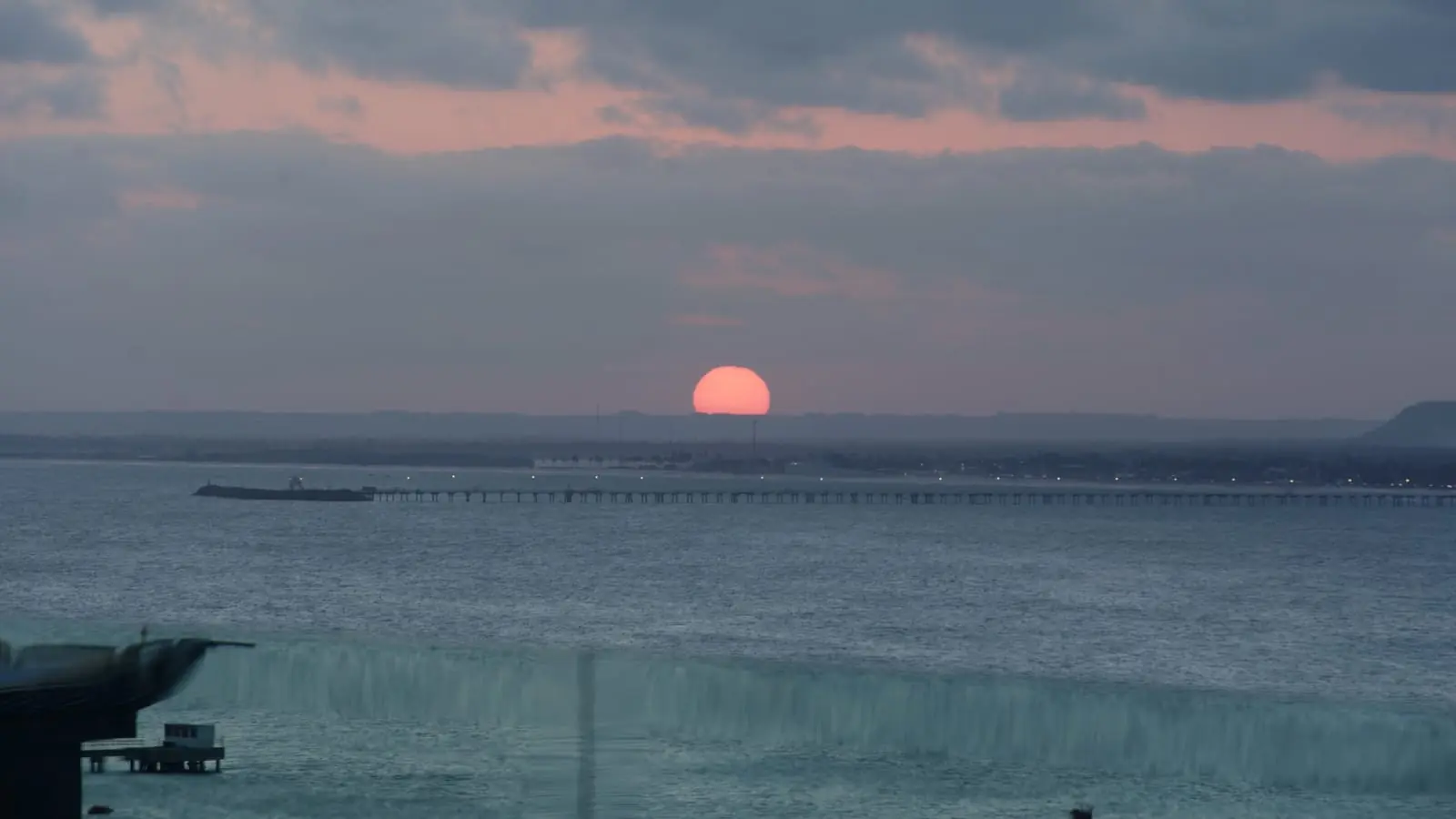Pôr do sol a partir do rooftop do Sais Beach Living