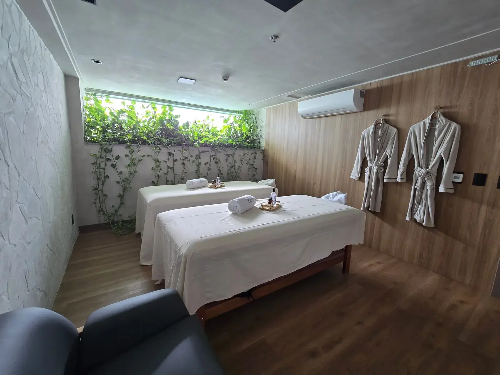 Sala de massagem dupla do Spa L'Occitane en Provence no Sais Beach Living